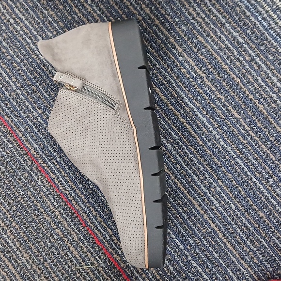 New Dr. Scholl's Whoa slip-on wedge loafer in grey microsuede. SIZE 9 - Picture 5 of 9